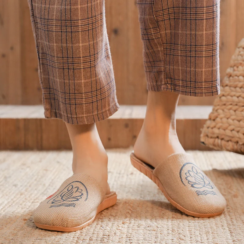 Retro bestickte Lotus Flachs Hausschuhe
