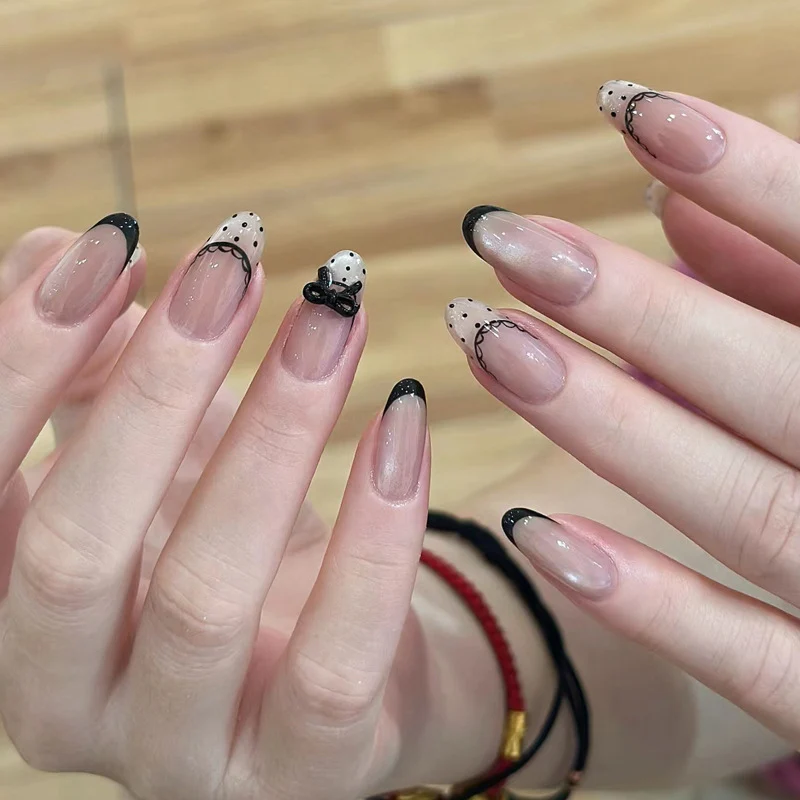 Glänzendes dekoratives Press-On-Nagelset Karnz
