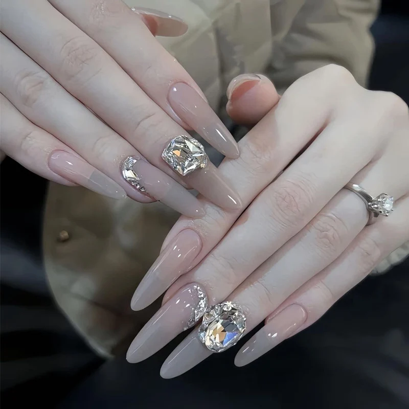 Glamouröser Stiletto Press-On Nagelset mit Strassakzenten Karnz