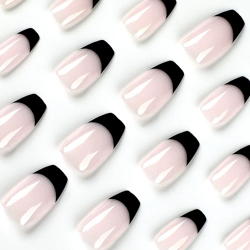 Künstliche Nagelspitzen mit Hochglanz-Schwarz Karnz