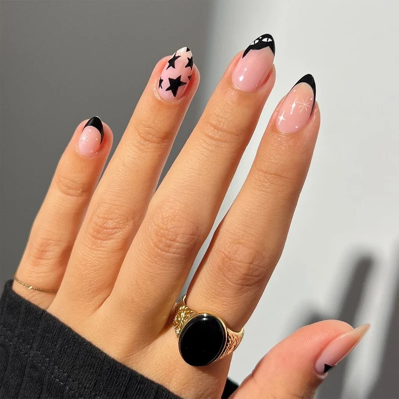 Künstliche Nagelkunst mit verspielten Punkten und Schleifen Karnz