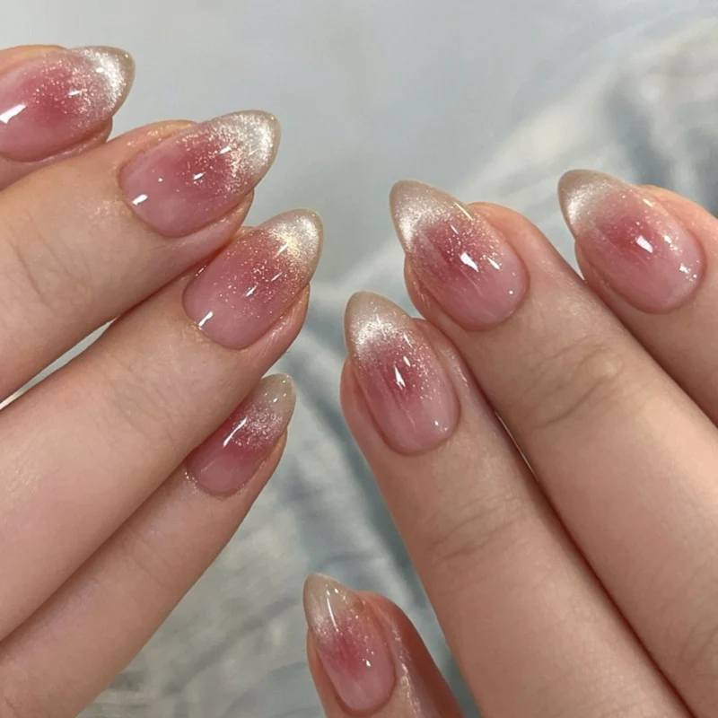 Künstliche Nagelkunst mit verspielten Punkten und Schleifen Karnz