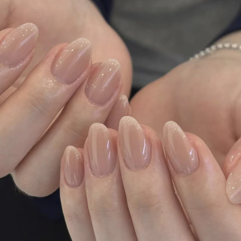 Künstliche Nagelkunst mit verspielten Punkten und Schleifen Karnz