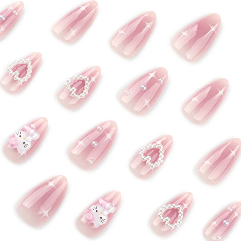 Künstliche Nagelkunst mit verspielten Designs und 3D-Elementen Karnz