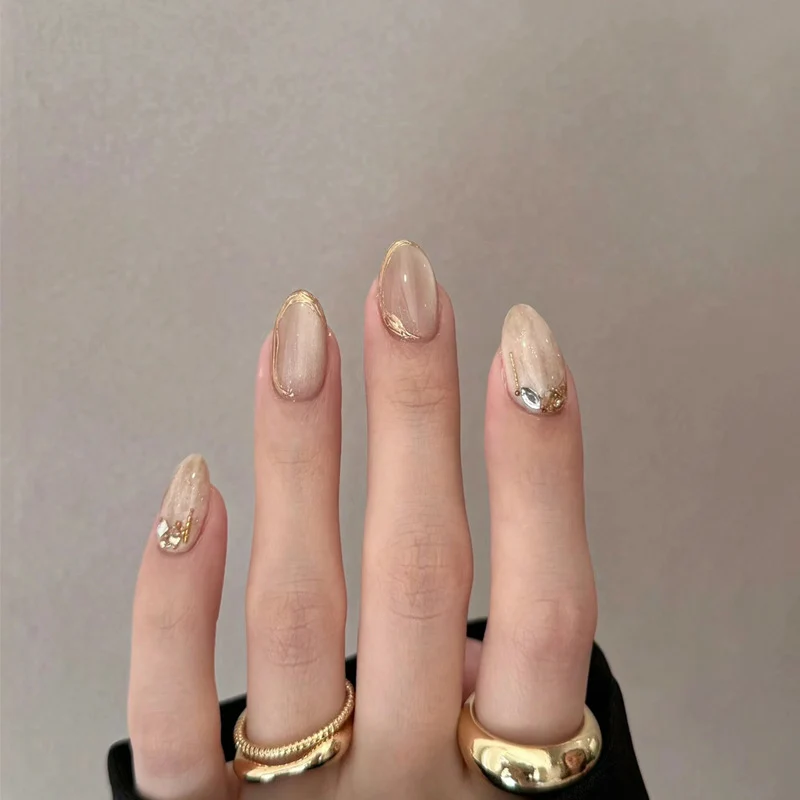 Elegant Glossy Press-On Nail Set with Gold Accents Stornfield