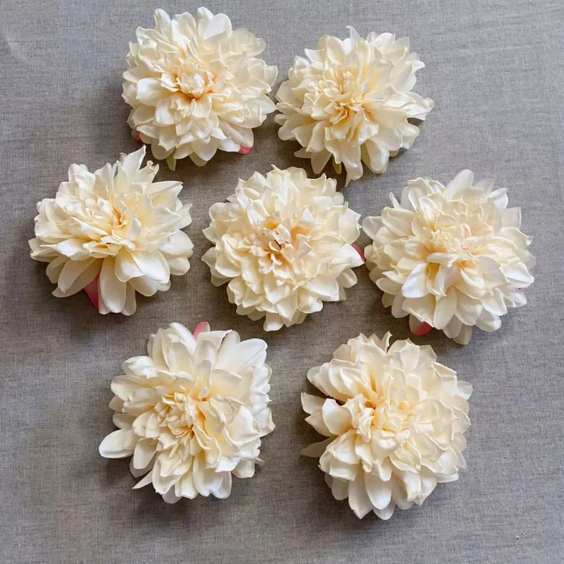 Lebensechte Blumenhaarnadel
