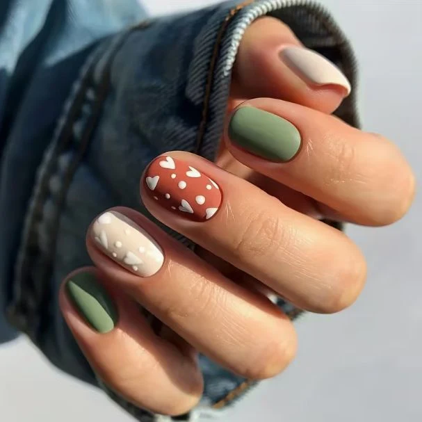 Artistic Heart-Embellished Nail Art Set Stornfield