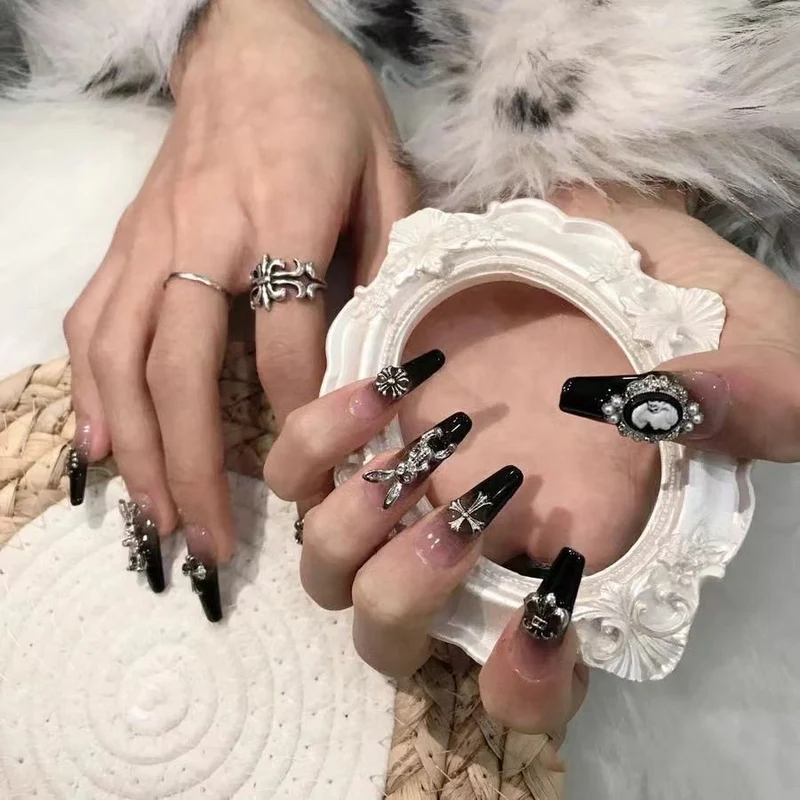 Deluxe Decorative Press-On Nail Set Stornfield