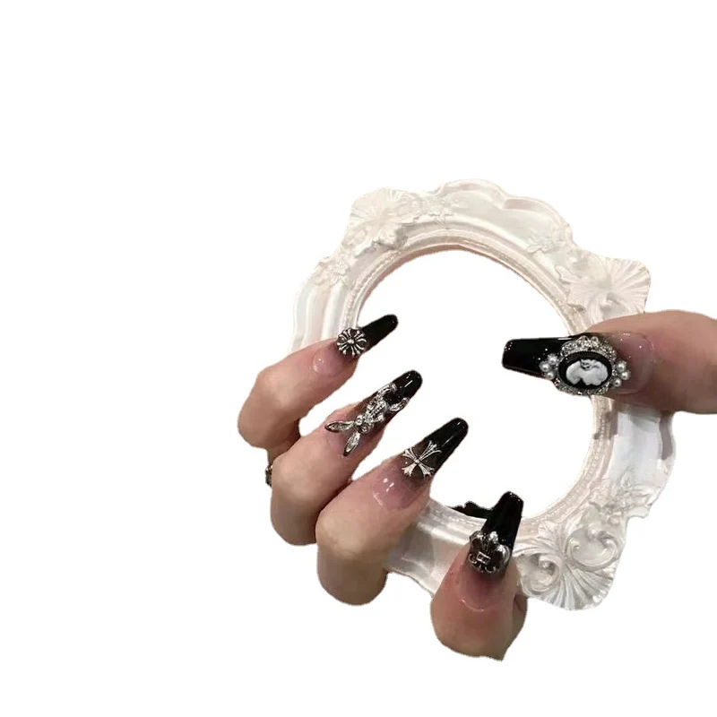 Deluxe Decorative Press-On Nail Set Stornfield