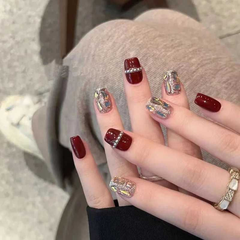 Decorative Press-On Nail Art Set with Iridescent Accents Stornfield