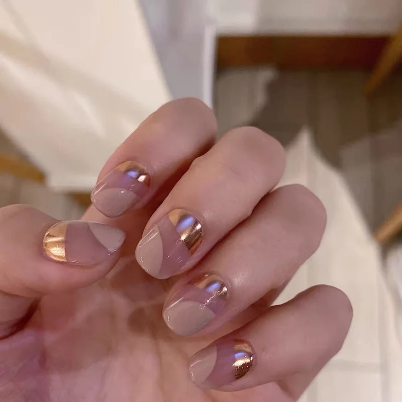 Artificial nails with elegant design and metallic finish Stornfield
