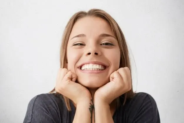 Anpassbare Zahnprothese mit Zahnlinsen