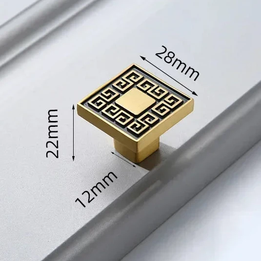 Aurivon LuxeGrip Möbelgriff aus Vollmessing