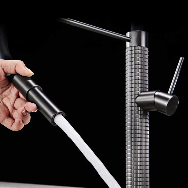Velmora GoldFlex 360° Küchenarmatur – Gebürstetes Messing