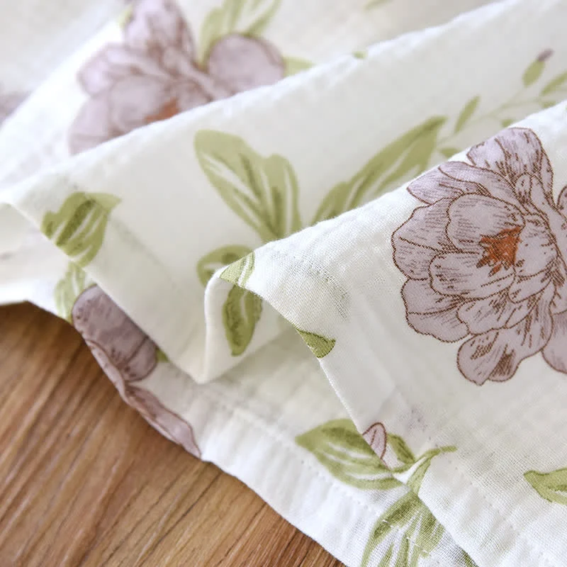 Kimono-Bademantel aus Baumwolle mit violettem Blumenmuster