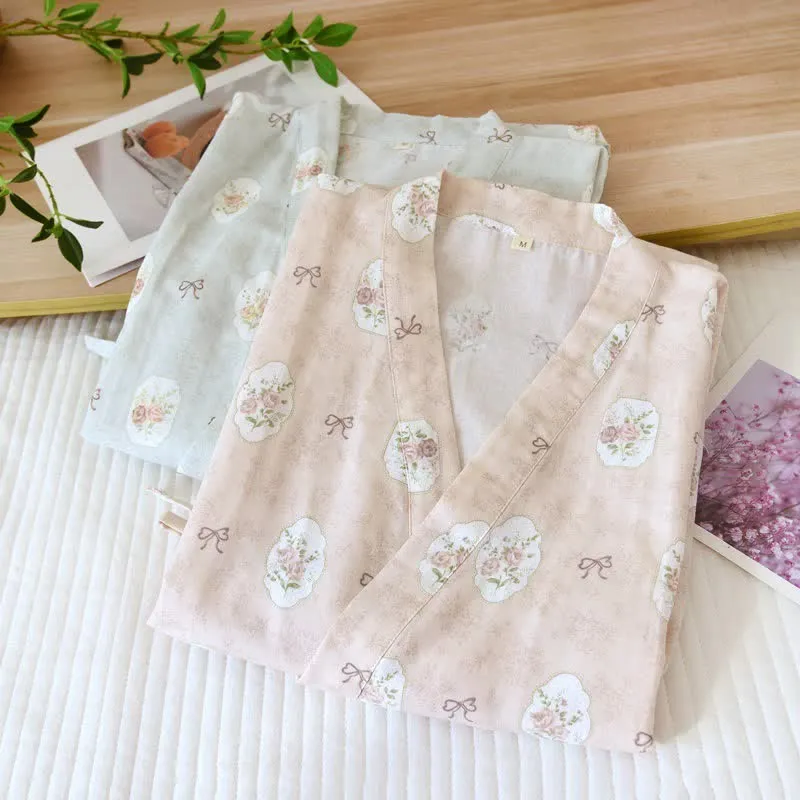 Kimono-Bademantel aus Baumwolle mit gerahmter Rose und Schleife