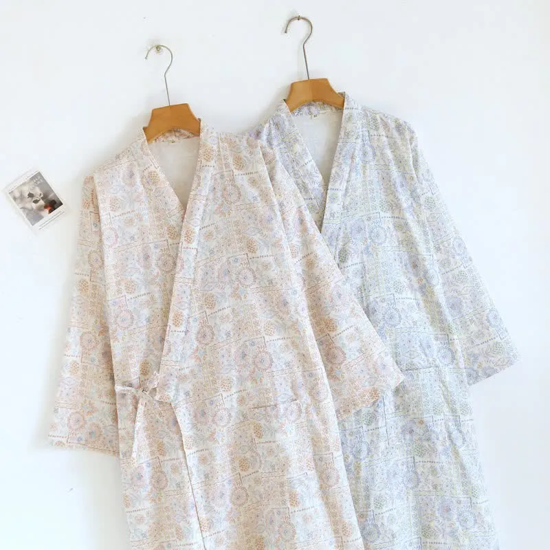 Kimono-Bademantel aus Baumwolle mit ethnischem Vintage-Blumenmuster