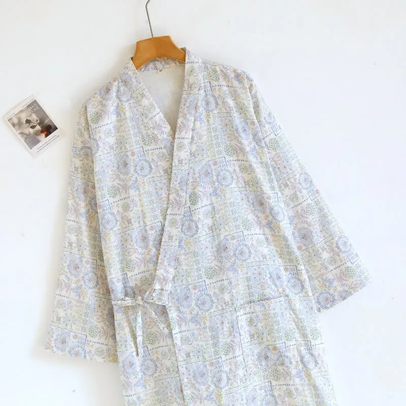 Kimono-Bademantel aus Baumwolle mit ethnischem Vintage-Blumenmuster