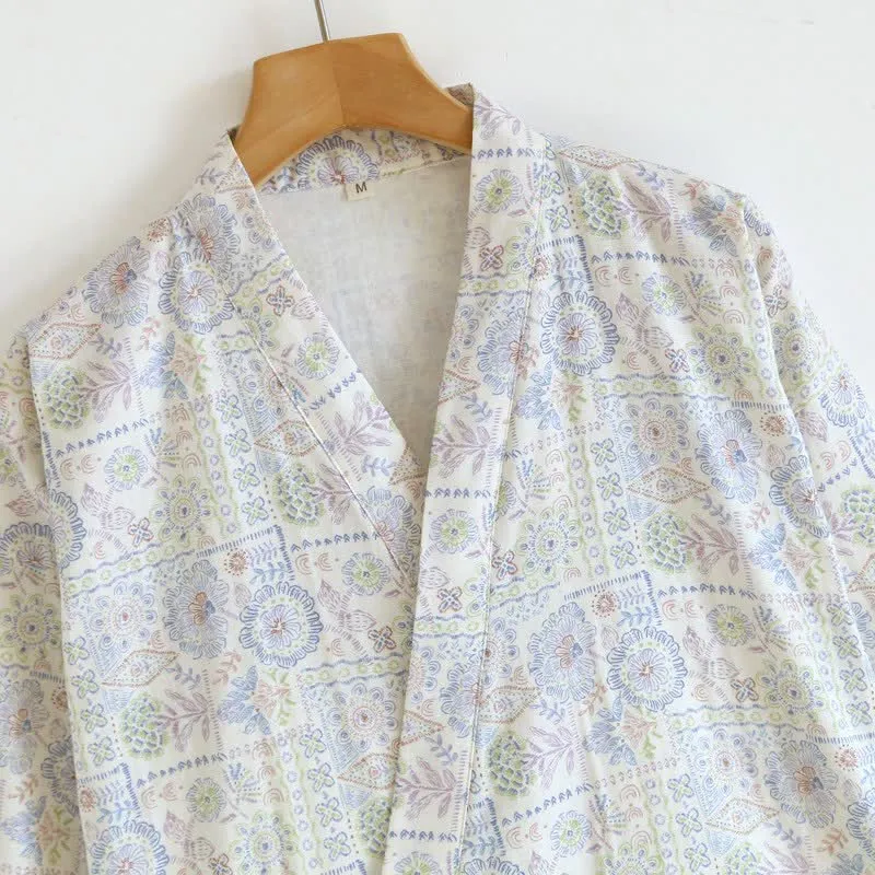 Kimono-Bademantel aus Baumwolle mit ethnischem Vintage-Blumenmuster