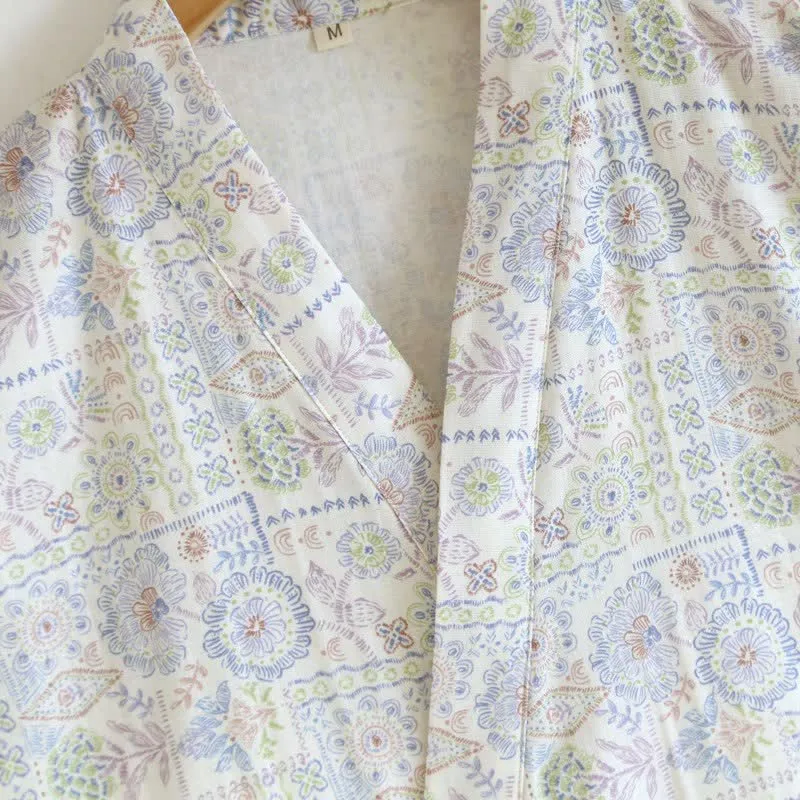 Kimono-Bademantel aus Baumwolle mit ethnischem Vintage-Blumenmuster
