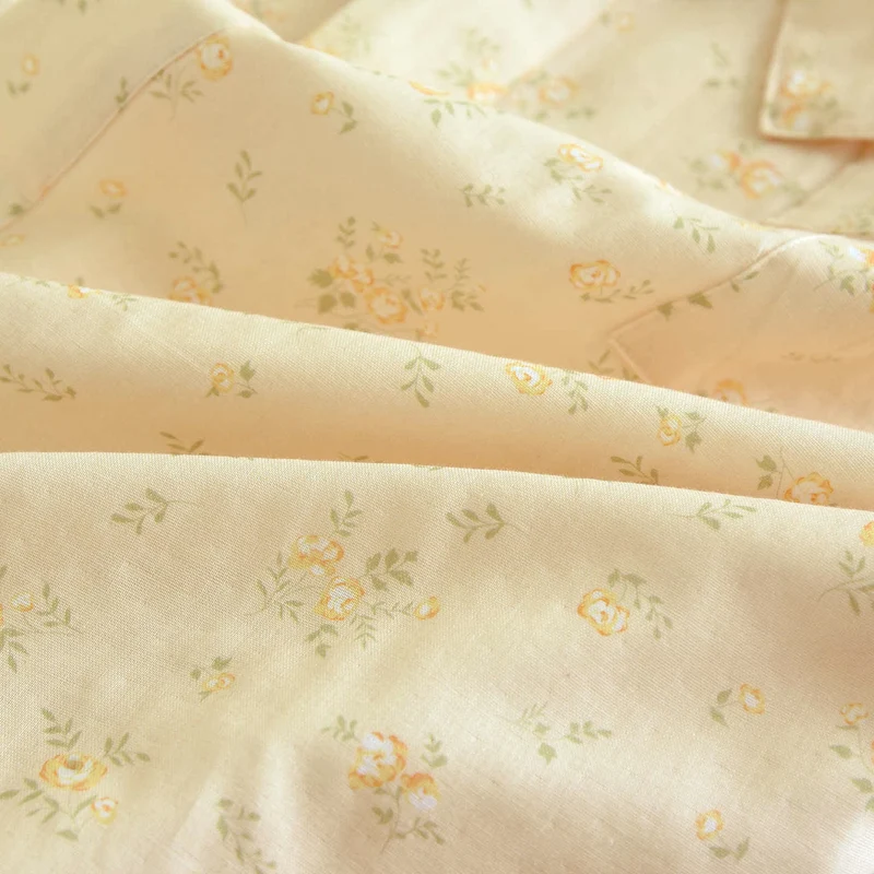 Gelber Kimono-Bademantel aus Baumwollgaze mit botanischem Motiv
