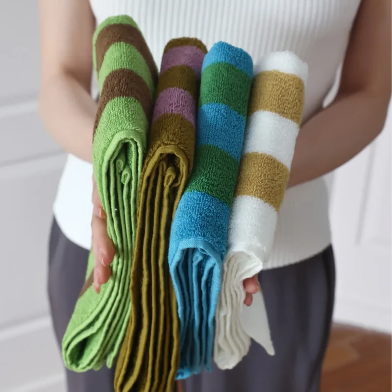 RetroStripe Luxe Baumwollhandtuch – Gestreiftes Baumwoll-Handtuch in Hotelqualität