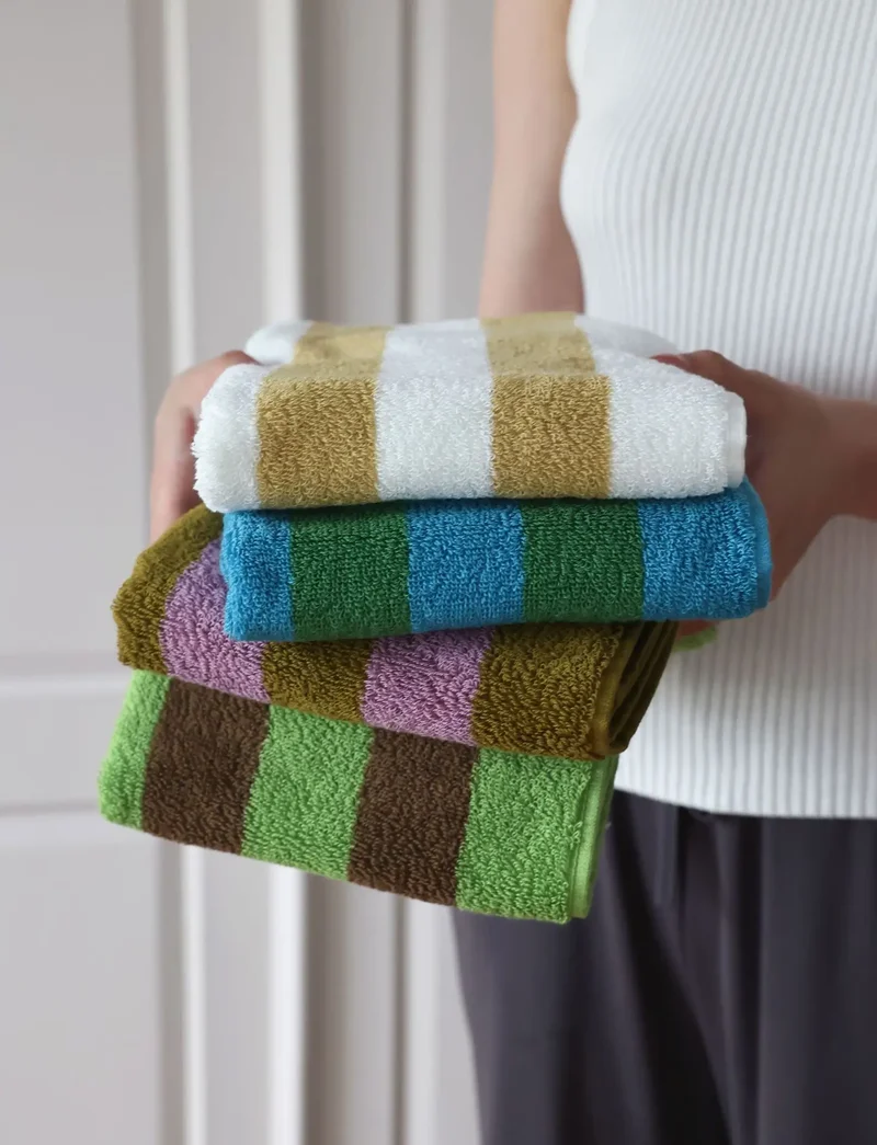 RetroStripe Luxe Baumwollhandtuch – Gestreiftes Baumwoll-Handtuch in Hotelqualität