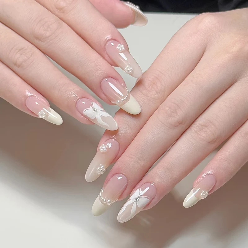 Stylish Press-On Nail Set with Elegant Glitter Accents Stornfield