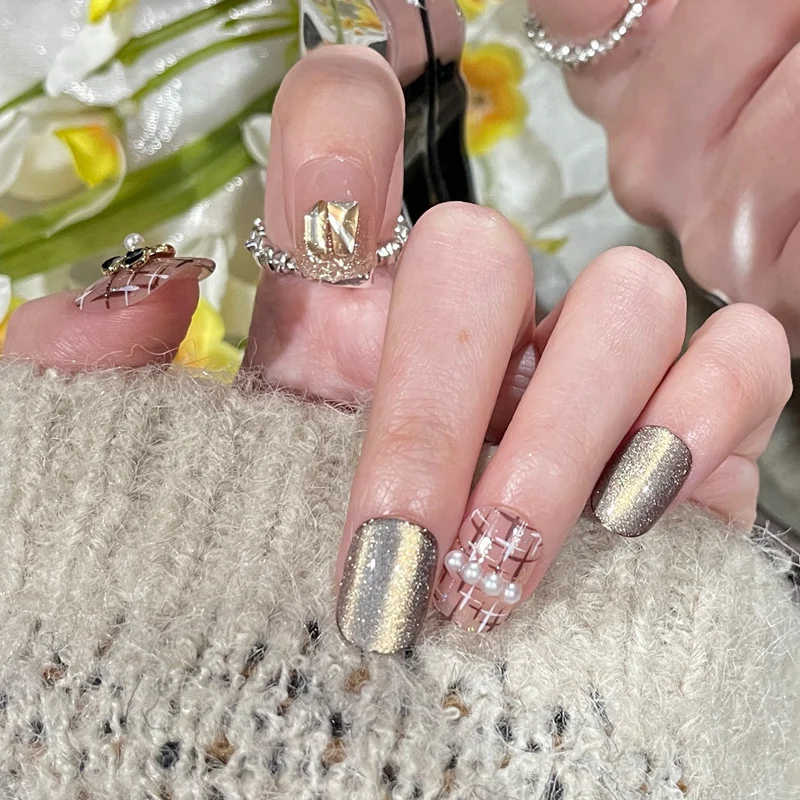 Stylish Press-On Nail Set with Elegant Glitter Accents Stornfield