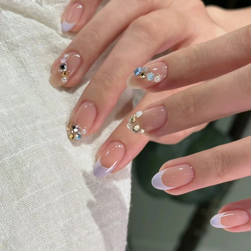 Stylish Press-On Nail Set with Elegant Floral Accents Stornfield