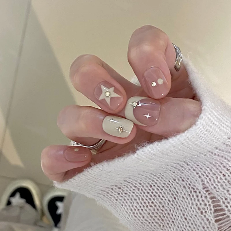 Stylish Press-On Nail Set with Elegant Floral Accents Stornfield