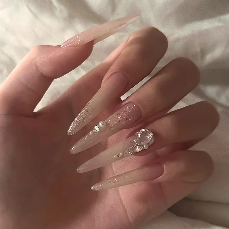 Stylish Press-On Nail Set with Elegant Floral Accents Stornfield