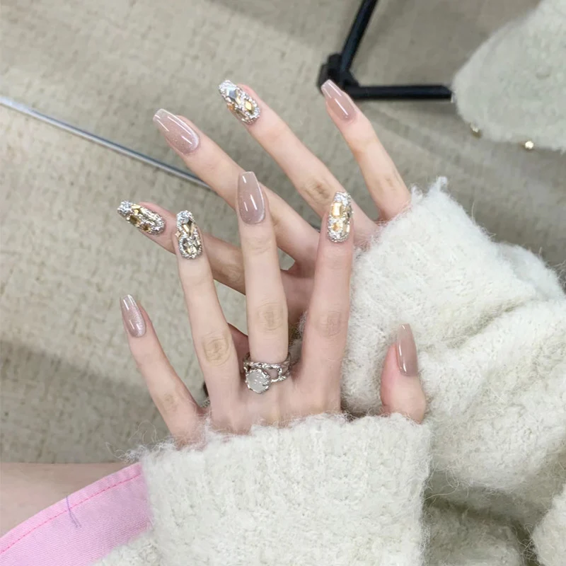 Stylish Press-On Nail Set with Elegant Floral Accents Stornfield