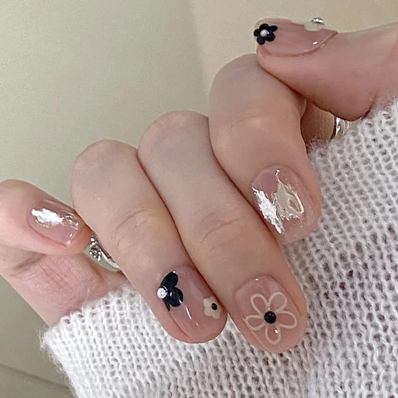 Stylish Press-On Nail Set with Elegant Floral Accents Stornfield