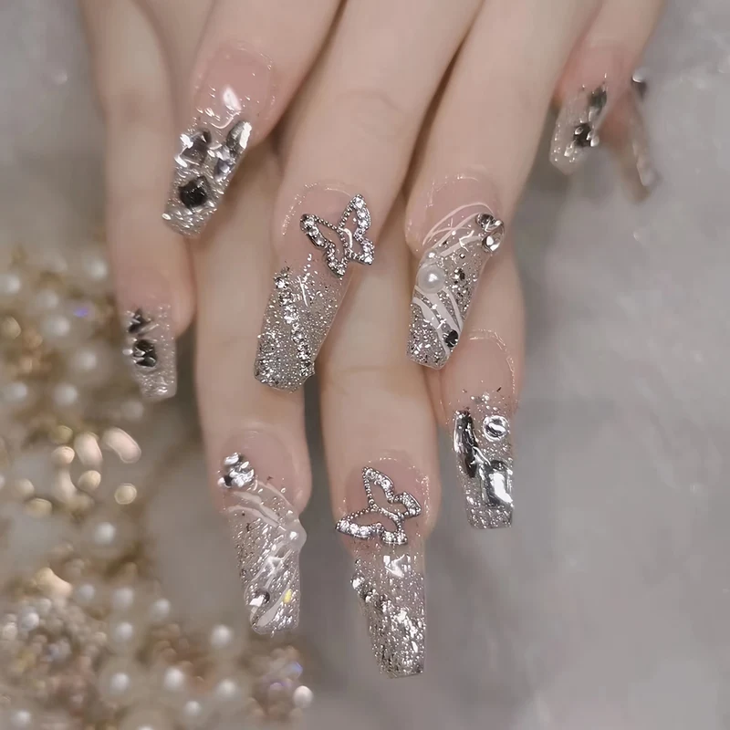 Stylish Press-On Nail Set with Elegant Floral Accents Stornfield