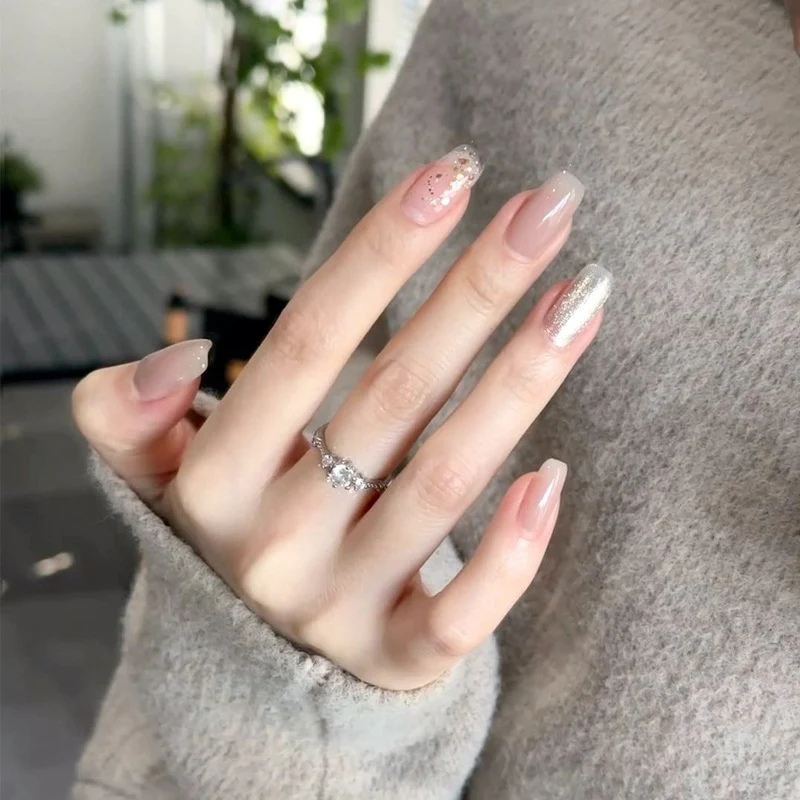 Stylish Press-On Nail Set with Elegant Floral Accents Stornfield