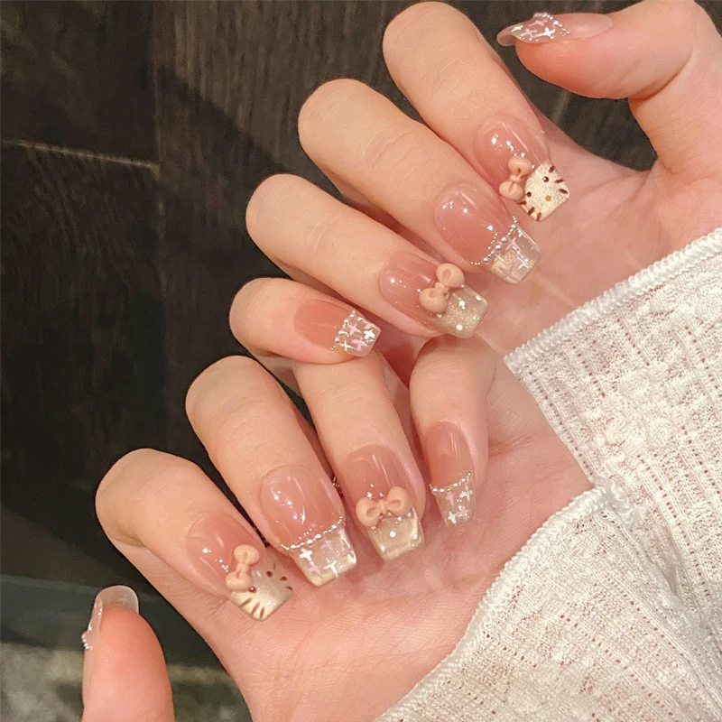 Stylish Press-On Nail Set with Elegant Floral Accents Stornfield