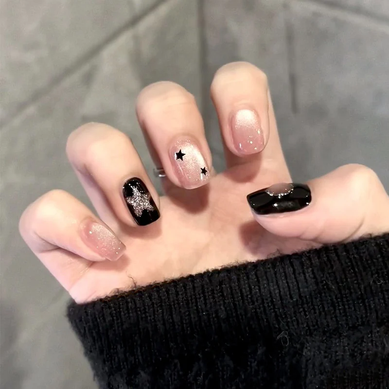 Stylish Press-On Nail Set with Elegant Floral Accents Stornfield