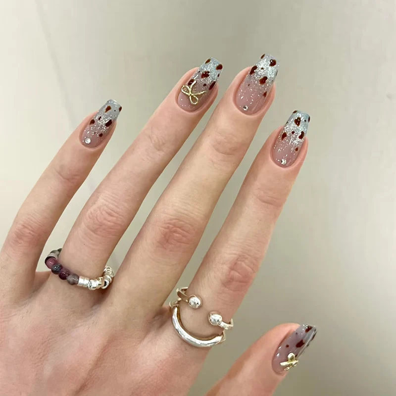 Stylish Press-On Nail Set with Elegant Floral Accents Stornfield