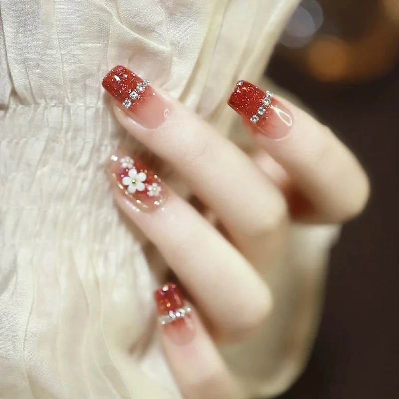 Stylish Press-On Nail Set with Elegant Floral Accents Stornfield