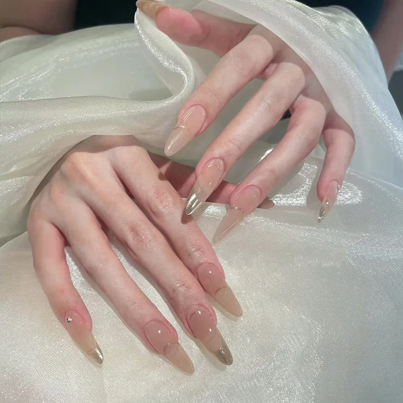Stylish Press-On Nail Set with Elegant Floral Accents Stornfield