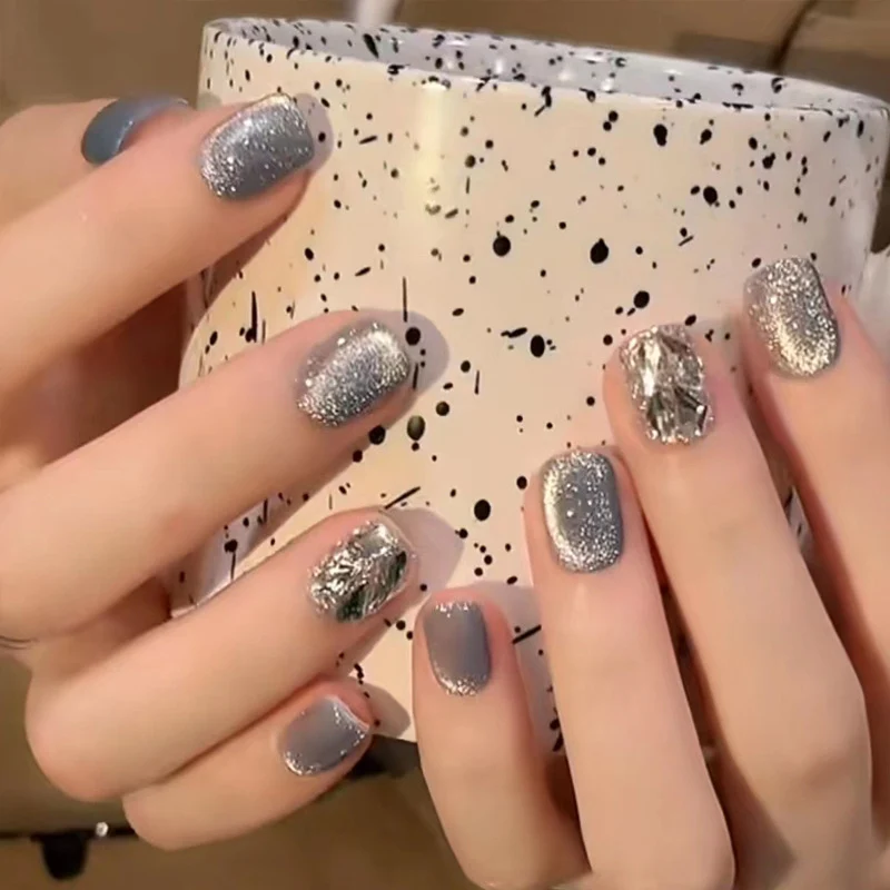 Stylish Press-On Nail Set with Elegant Floral Accents Stornfield
