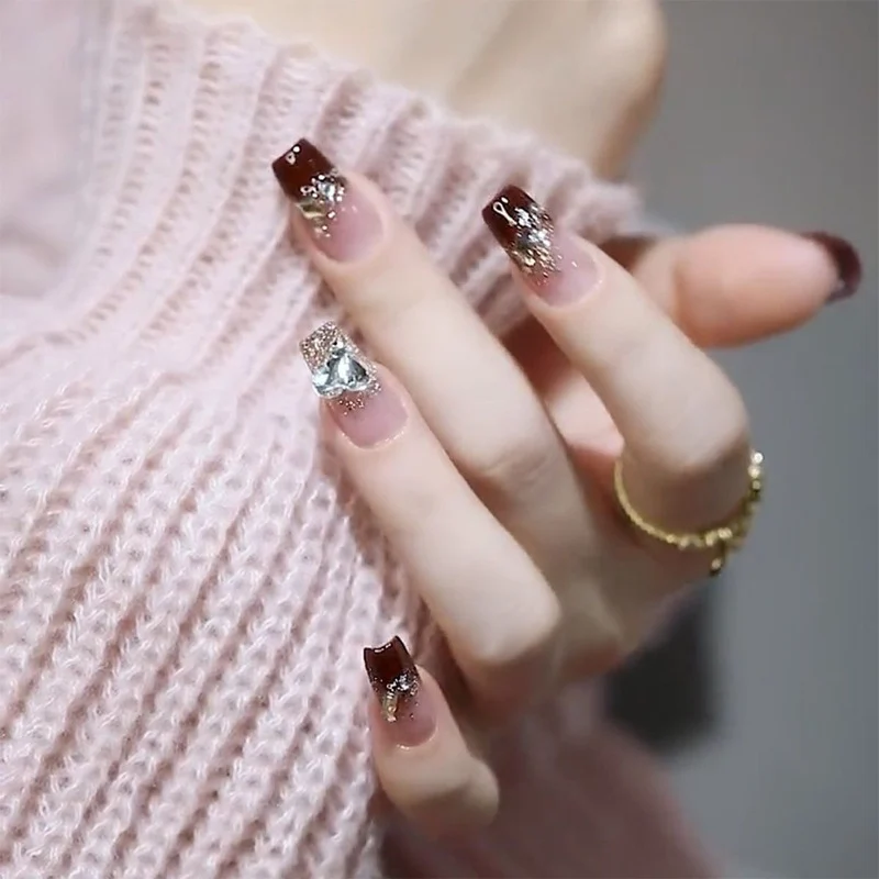 Stylish Press-On Nail Set with Elegant Floral Accents Stornfield