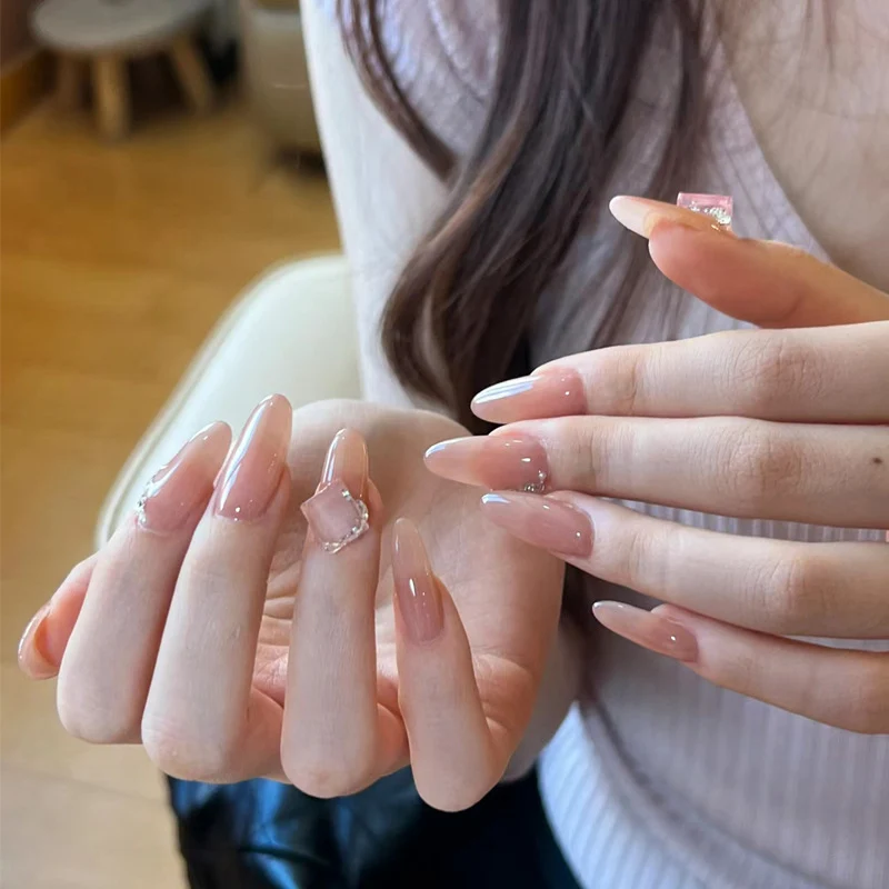 Stylish Press-On Nail Set with Elegant Floral Accents Stornfield