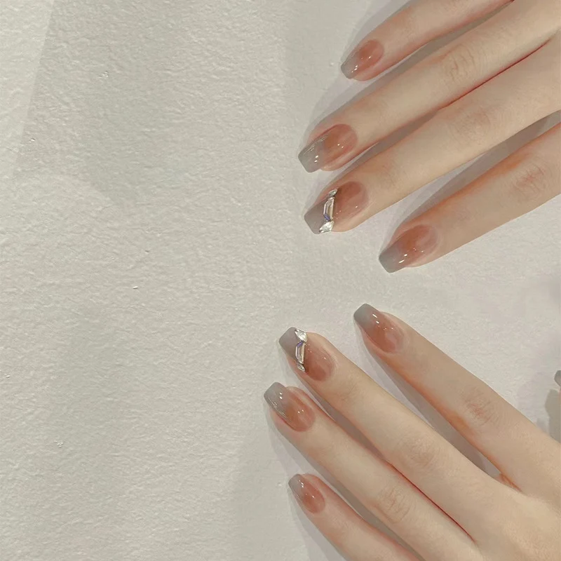 Stylish Press-On Nail Set with Elegant Floral Accents Stornfield