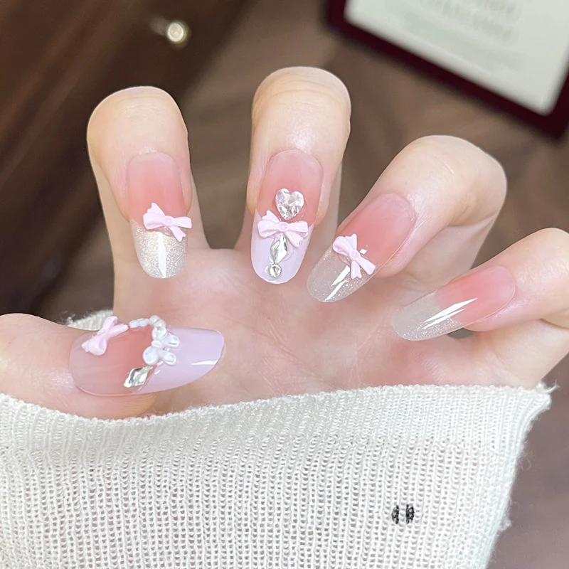 Stylish Press-On Nail Set with Elegant Floral Accents Stornfield