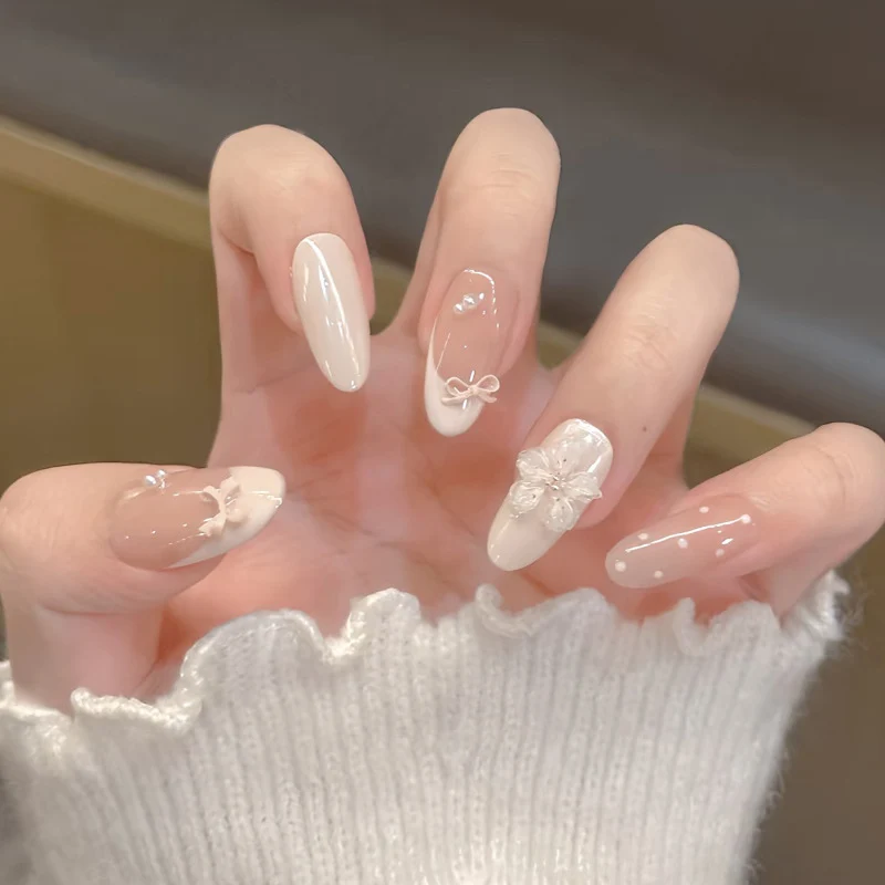 Stylish Press-On Nail Set with Elegant Floral Accents Stornfield