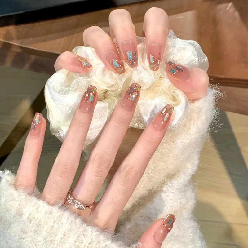 Stylish Press-On Nail Set with Elegant Floral Accents Stornfield