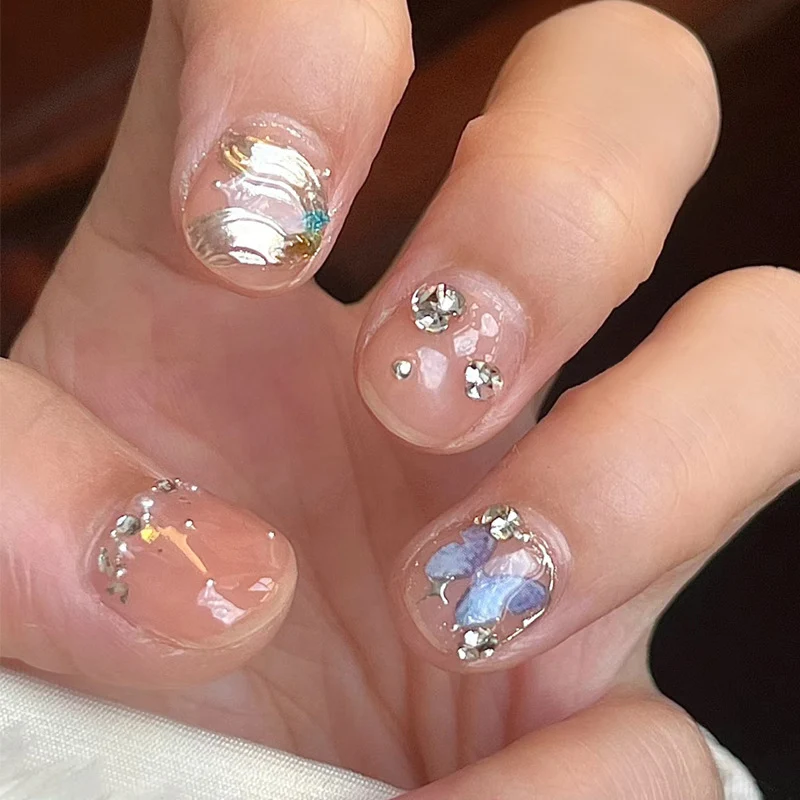 Stylish Press-On Nail Set with Elegant Floral Accents Stornfield