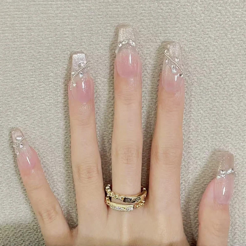 Stylish Press-On Nail Set with Elegant Floral Accents Stornfield